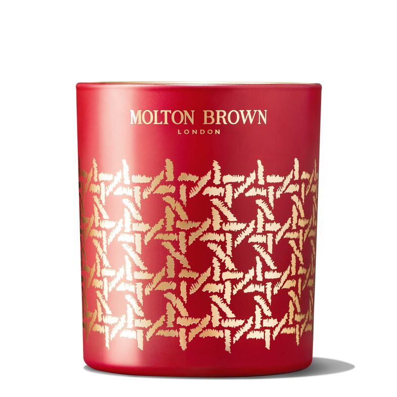 Fürs Ambiente: «Merry Berries & Mimosa» vom britischen Parfümhersteller Molton Brown bringt den fruchtigen Duft roter Beeren, winterlicher Zitrusfrüchte und beruhigenden Moschusholzes zusammen. www.moltonbrown.eu