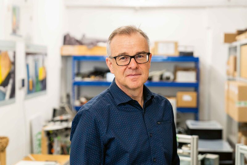 Pius Schwarzentruber lenkt bereits seit 24 Jahren als CEO die Geschicke des Unternehmens Ökofen Schweiz GmbH, das im luzernischen Menznau innovative Heizlösungen mit Holzpellets vertreibt. Die Ökofen Schweiz GmbH stattet Ein- oder Mehrfamilienhäuser, öffentliche und Gewerbebauten mit umweltfreundlichen Pelletheizungen aus.