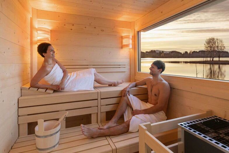 «Über unser Mietmodell nutzt man die Sauna so lange, wie es zur Wohnsituation passt», sagt Josef Hummel, Inhaber von Hummel Blockhaus. Wer überzeugt ist, holt die «Sauna2go» vom Trailer und installiert sie. www.hummel-blockhaus.de