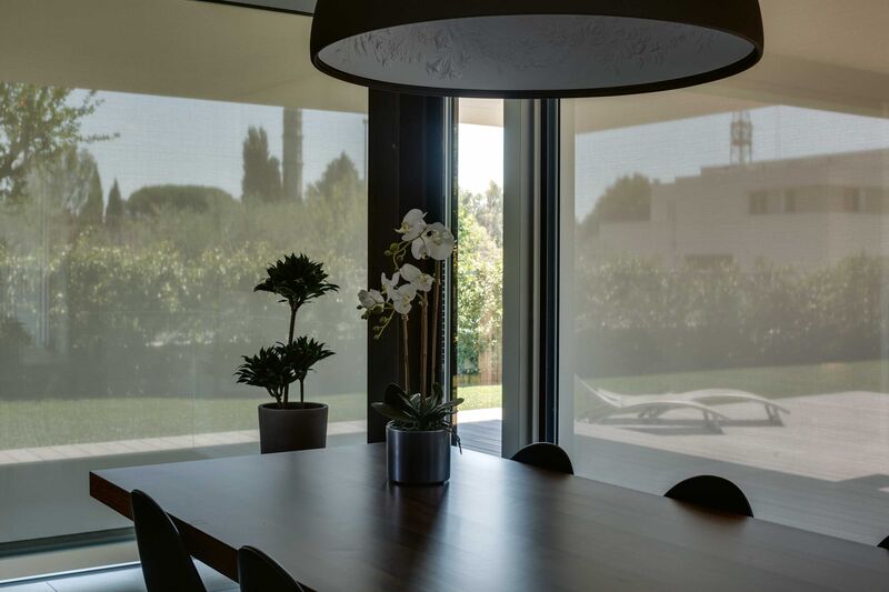 Das Design eignet sich ideal für grosse Fenster.