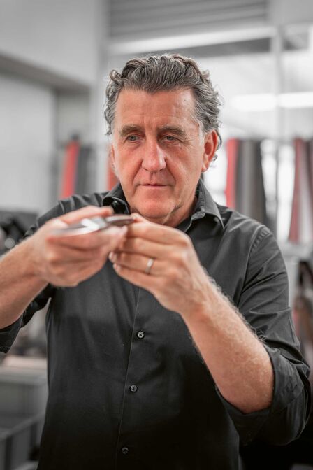 Passion für hochwertige Messer: Michael Bach, gelernter Ingenieur und Firmengründer von Sknife.