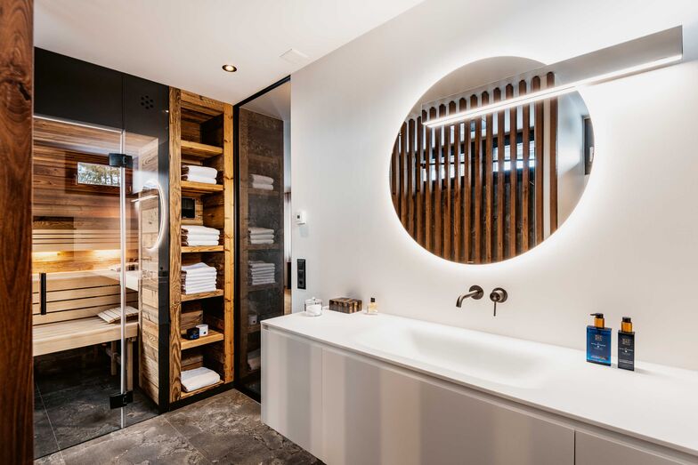 Wellnessoase: Die Sauna bietet Platz für bis zu drei Personen.