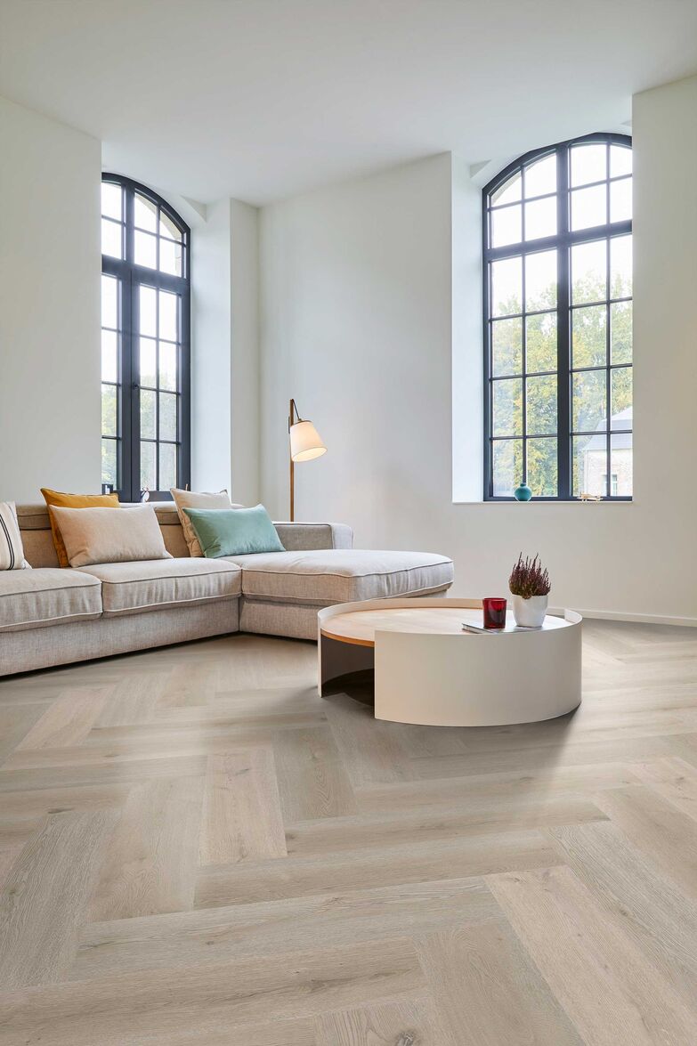 Die Natur war die Inspirationsquelle der Kollektion «The Essentials». Dank dem integrierten Klicksystem, das weder Kleber, Nägel oder Zement benötigt, kann der Boden schnell und einfach verlegt werden. US Floors – Coretec, www.coretecfloors.com