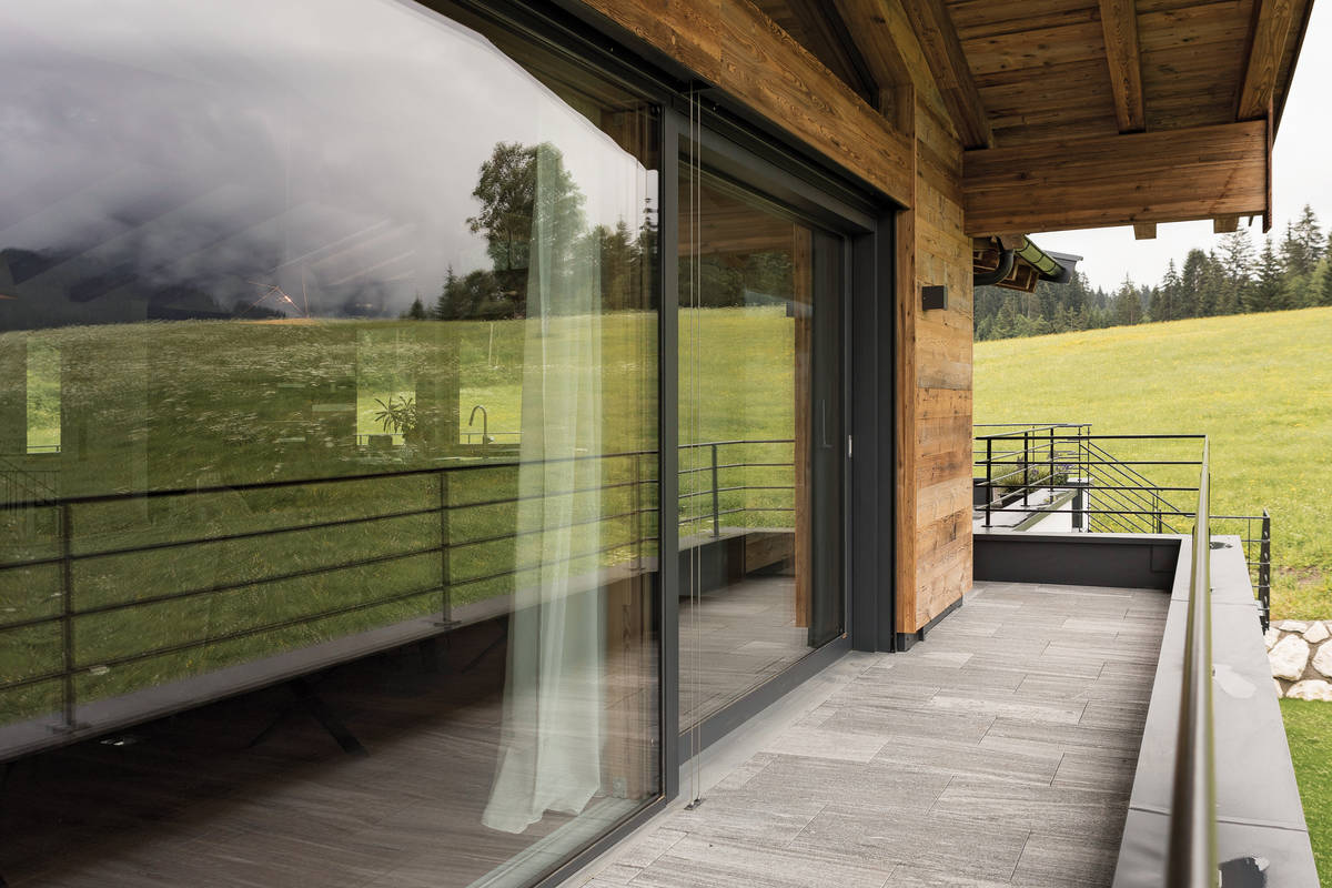 Stilvolles Design und überragendes Wohngefühl mit einer Hebeschiebetür in Holz/Alu. Gaulhofer.
