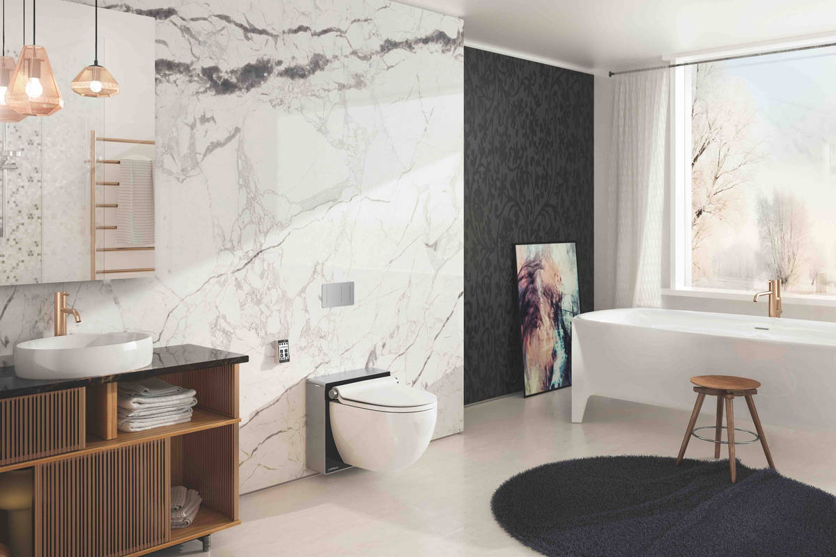 Das Dusch-WC «P1» fügt sich elegant ins stilvolle Badezimmer ein. Wasser- perlen aus Silikondüsen und ein Föhn mit Fächerwirkung sorgen für eine hygienische Reinigung auf technisch hohem Niveau. LaPreva.