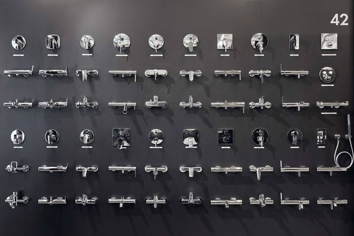 Die Qual der Wahl: Die Hug Baustoffe AG zeigt  auf der rund 4400 Quadratmeter grossen Ausstellungsfläche zig Ideen und Produkte für die Badgestaltung. Hug Baustoffe.