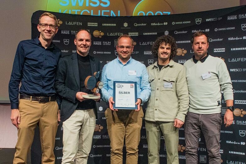 Preisübergabe an die Vogel Design AG für «Bester Küchenumbau», Silber, Publikumsabstimmung.