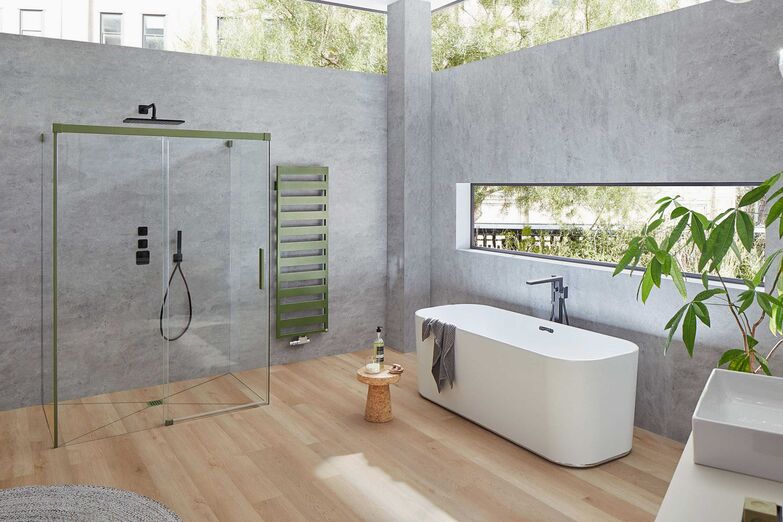 Eine ganz persönliche Note bekommt die Duschkabine mit den Sanitärfarben des «KermiEXTRA»-Programmes. Arbonia Solutions AG – Kermi Sanitär, www.kermi.ch